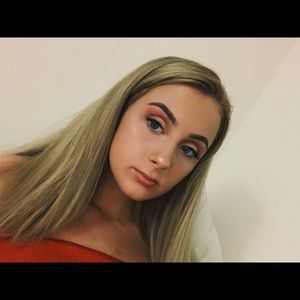 Meet your Posher, Adrianna